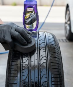 ملمع كفرات طويل المفعول يعطي لمعة تدوم حتى بعد الغسيل